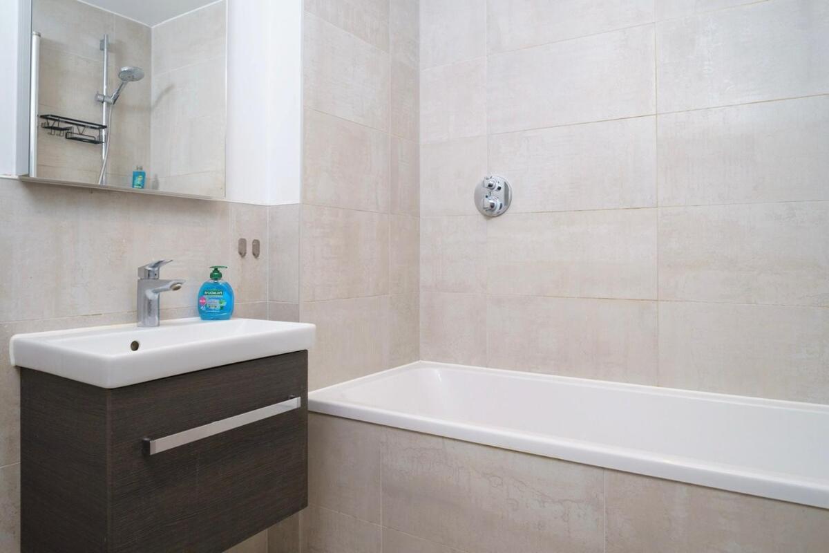 Beautiful 1br North